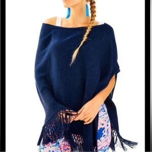 Like new Lilly Pulitzer Floreanna Fringed Sweater Shawl Poncho Navy OS